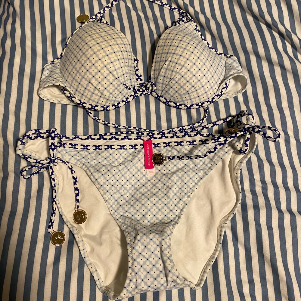Victoria’s Secret geometric print bikini